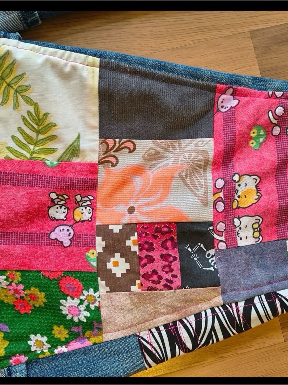 Multicolor Patchwork Wide-Leg Jeans with Pink Accents - Picture 4 of 9